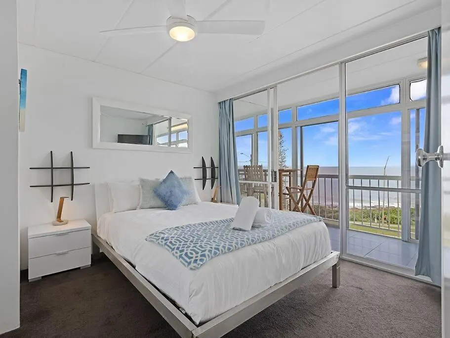 2 Bedroom Top Floor Beach Front Escape Alexandra Headland Apartment