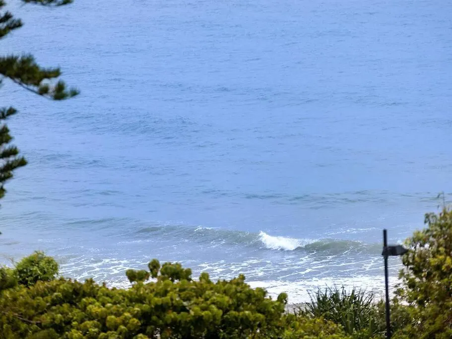 2 Bedroom Top Floor Beach Front Escape Alexandra Headland Australia