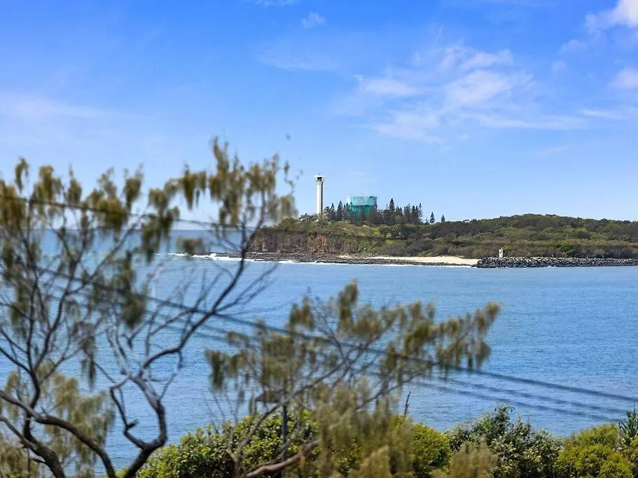 2 Bedroom Top Floor Beach Front Escape Alexandra Headland Apartment